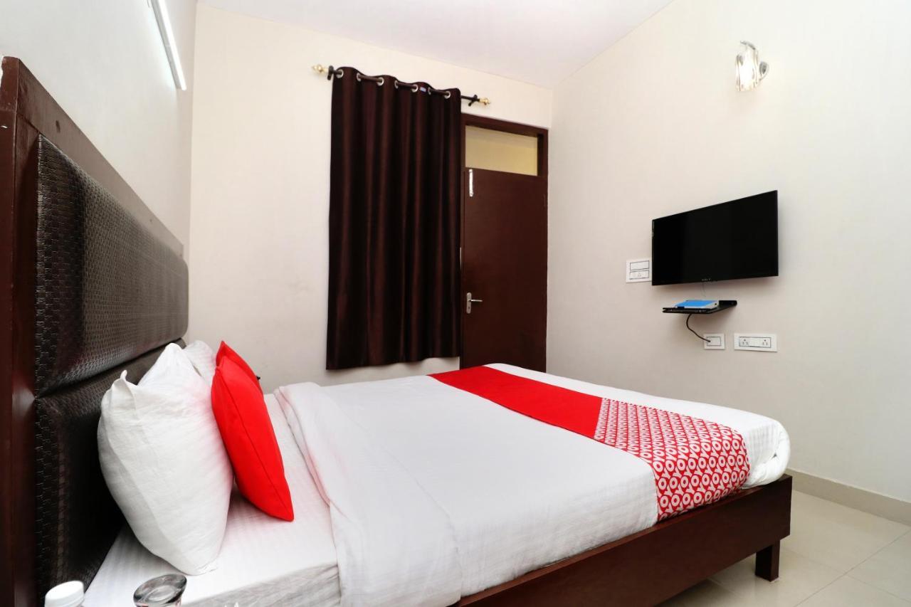 OYO 14832 Hotel Rooftop Panchkula Buitenkant foto