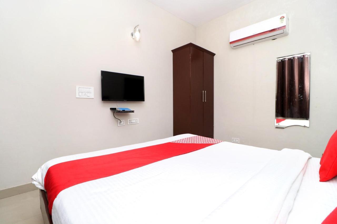 OYO 14832 Hotel Rooftop Panchkula Buitenkant foto