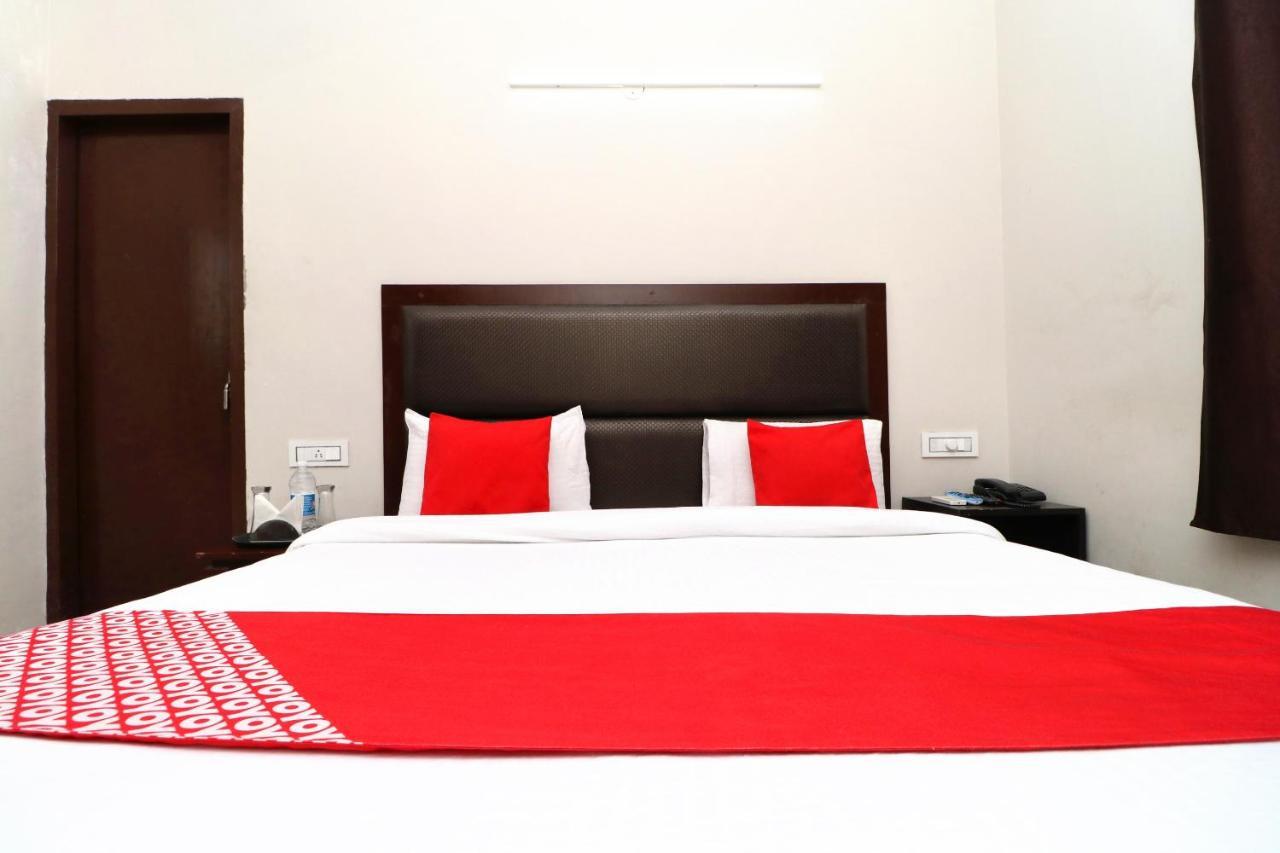 OYO 14832 Hotel Rooftop Panchkula Buitenkant foto