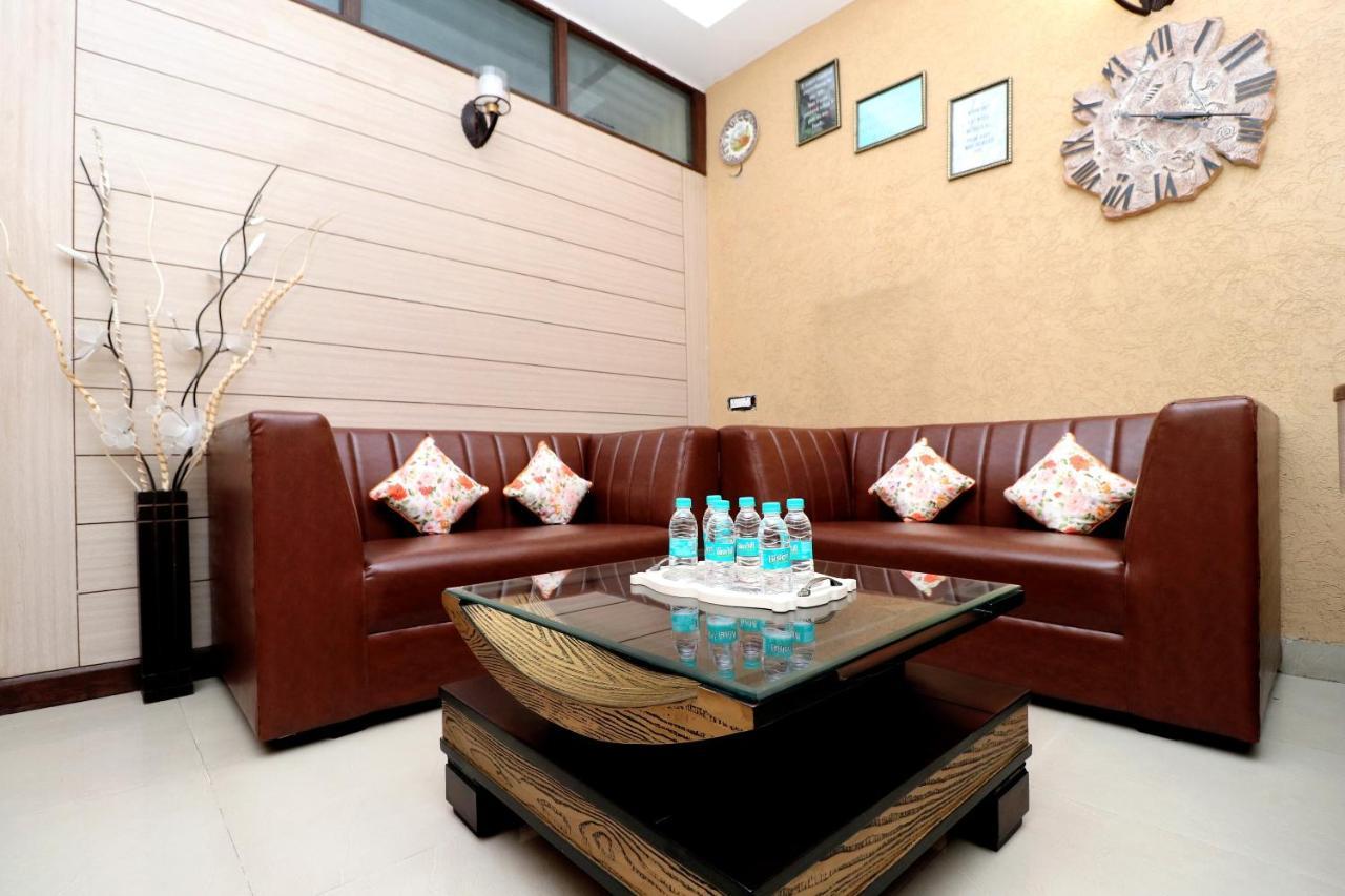 OYO 14832 Hotel Rooftop Panchkula Buitenkant foto