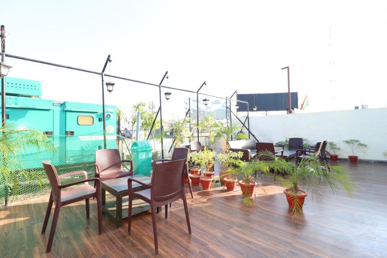 OYO 14832 Hotel Rooftop Panchkula Buitenkant foto