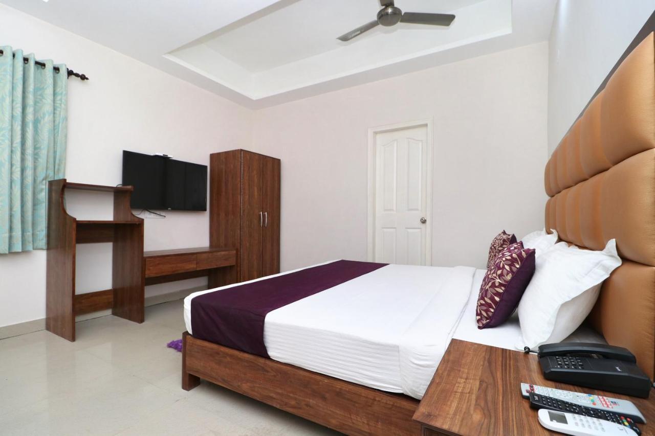 OYO 14832 Hotel Rooftop Panchkula Buitenkant foto