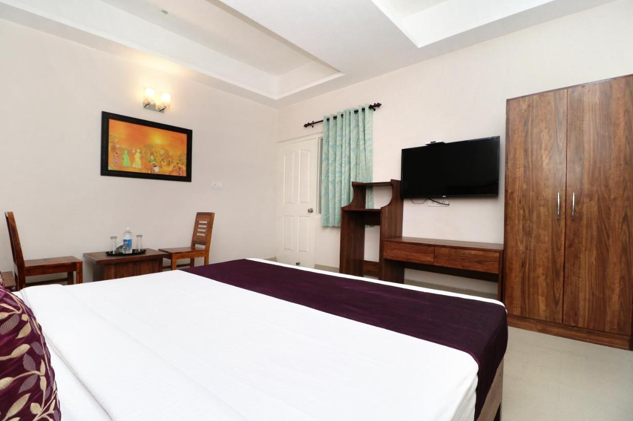 OYO 14832 Hotel Rooftop Panchkula Buitenkant foto