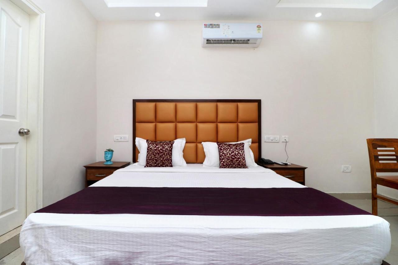 OYO 14832 Hotel Rooftop Panchkula Buitenkant foto